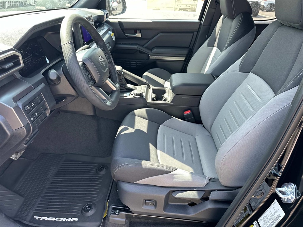Vehicle image 11 of 32