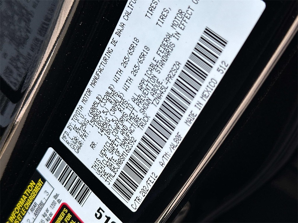 Vehicle image 21 of 32