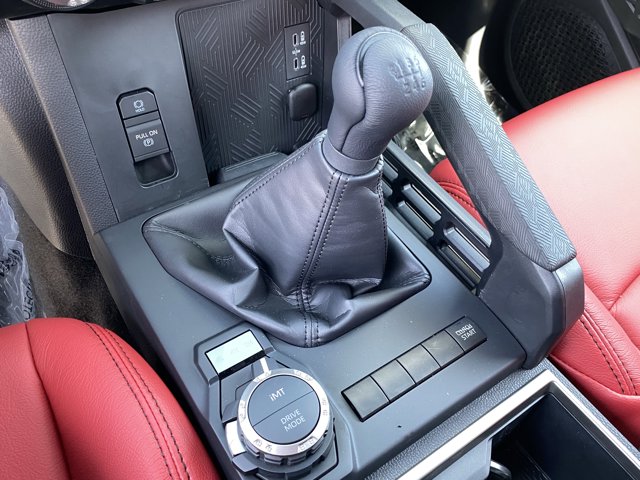 Vehicle image 17 of 20