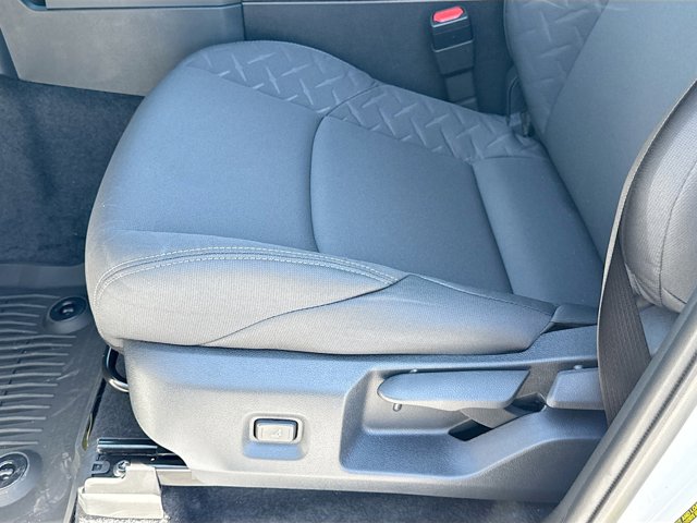 Vehicle image 27 of 30