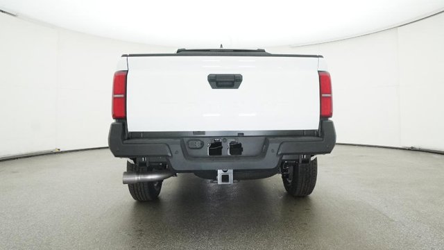 Vehicle image 21 of 32