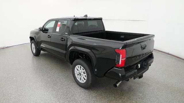 Vehicle image 24 of 32