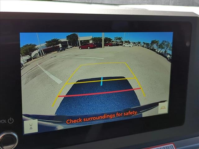 Vehicle image 13 of 18