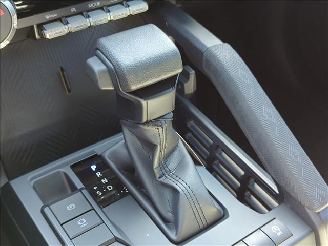 Vehicle image 14 of 18