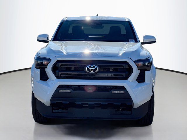 2025 Toyota Tacoma SR5 Image 2 of 33