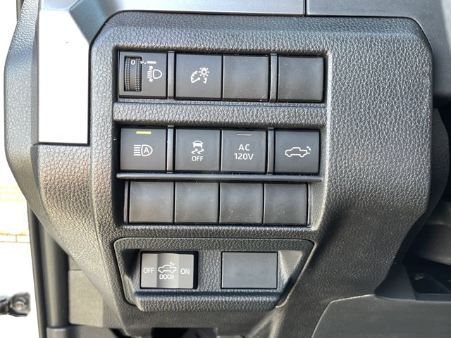 Vehicle image 28 of 30