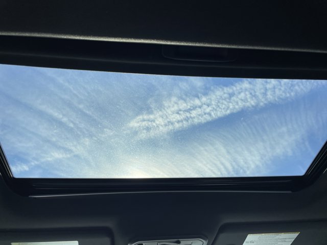 Vehicle image 14 of 30