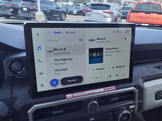 Vehicle image 16 of 21