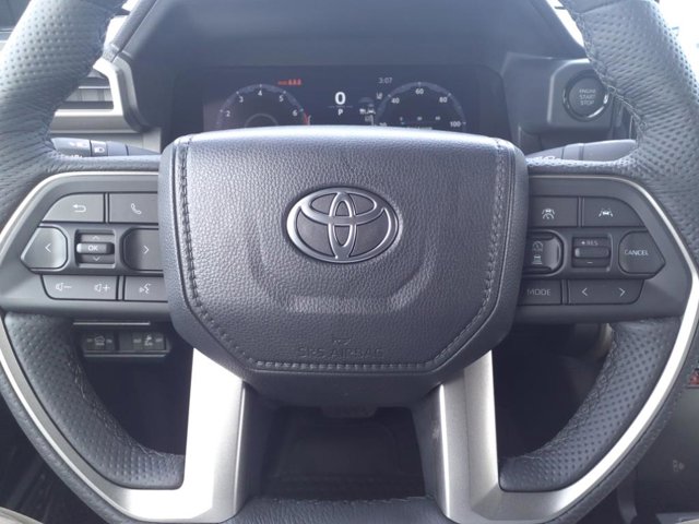 Vehicle image 14 of 21