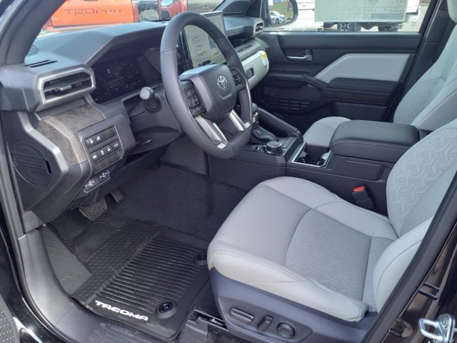 Vehicle image 10 of 21