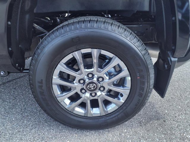 Vehicle image 13 of 21