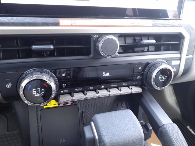 Vehicle image 18 of 21