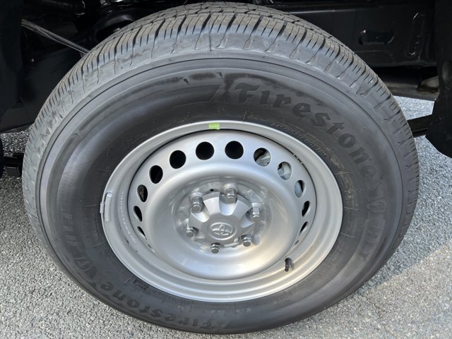 2025 Toyota Tacoma SR Image 7 of 10