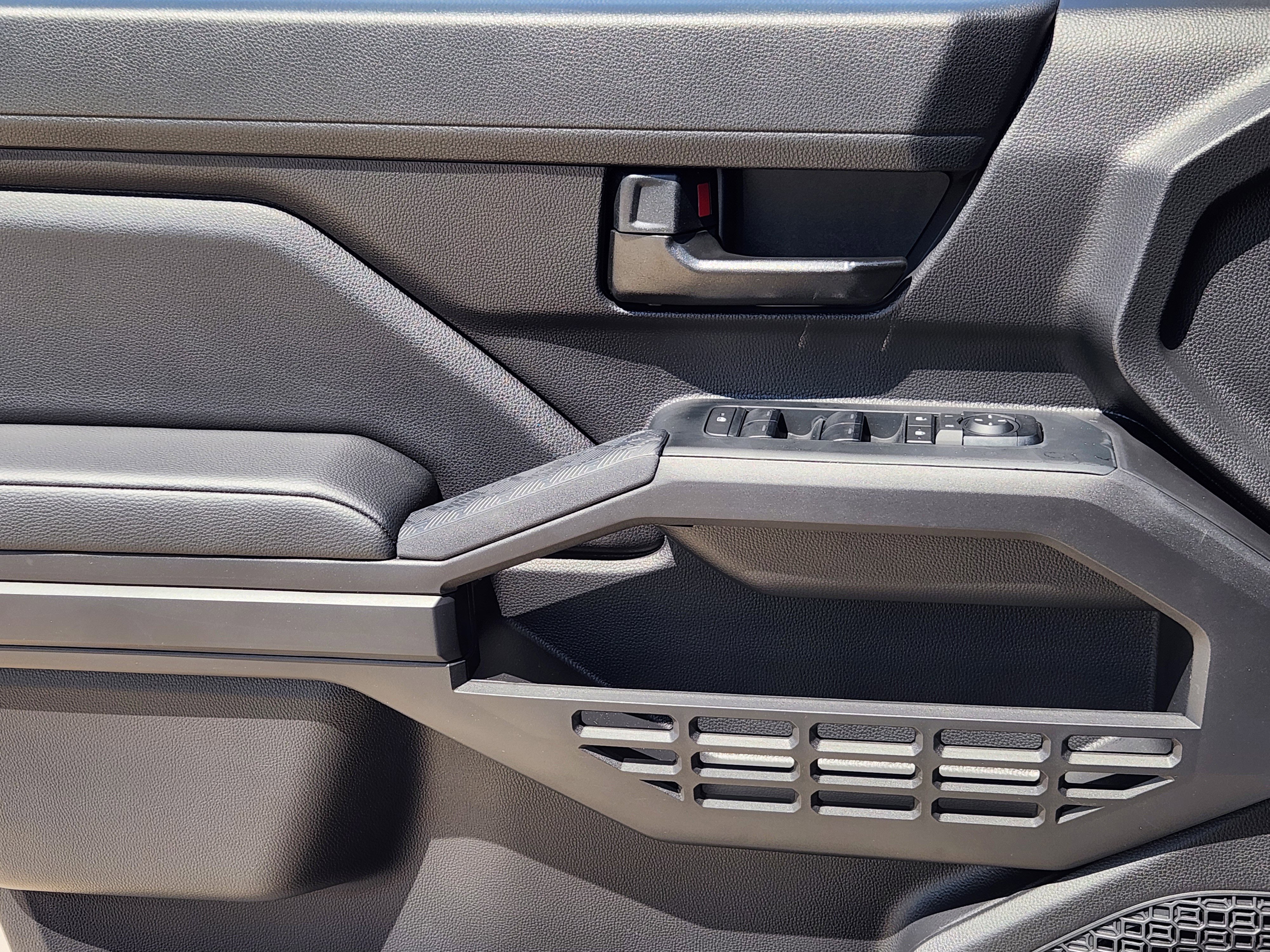 Vehicle image 16 of 22