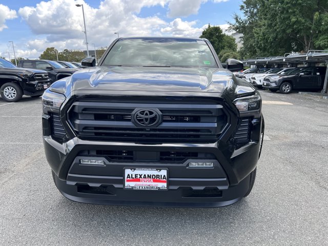 2025 Toyota Tacoma SR5 Image 2 of 10