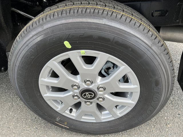 2025 Toyota Tacoma SR5 Image 7 of 10