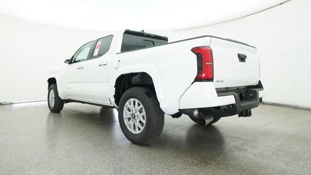 Vehicle image 24 of 33