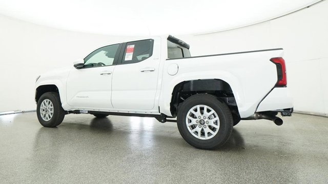 Vehicle image 27 of 33