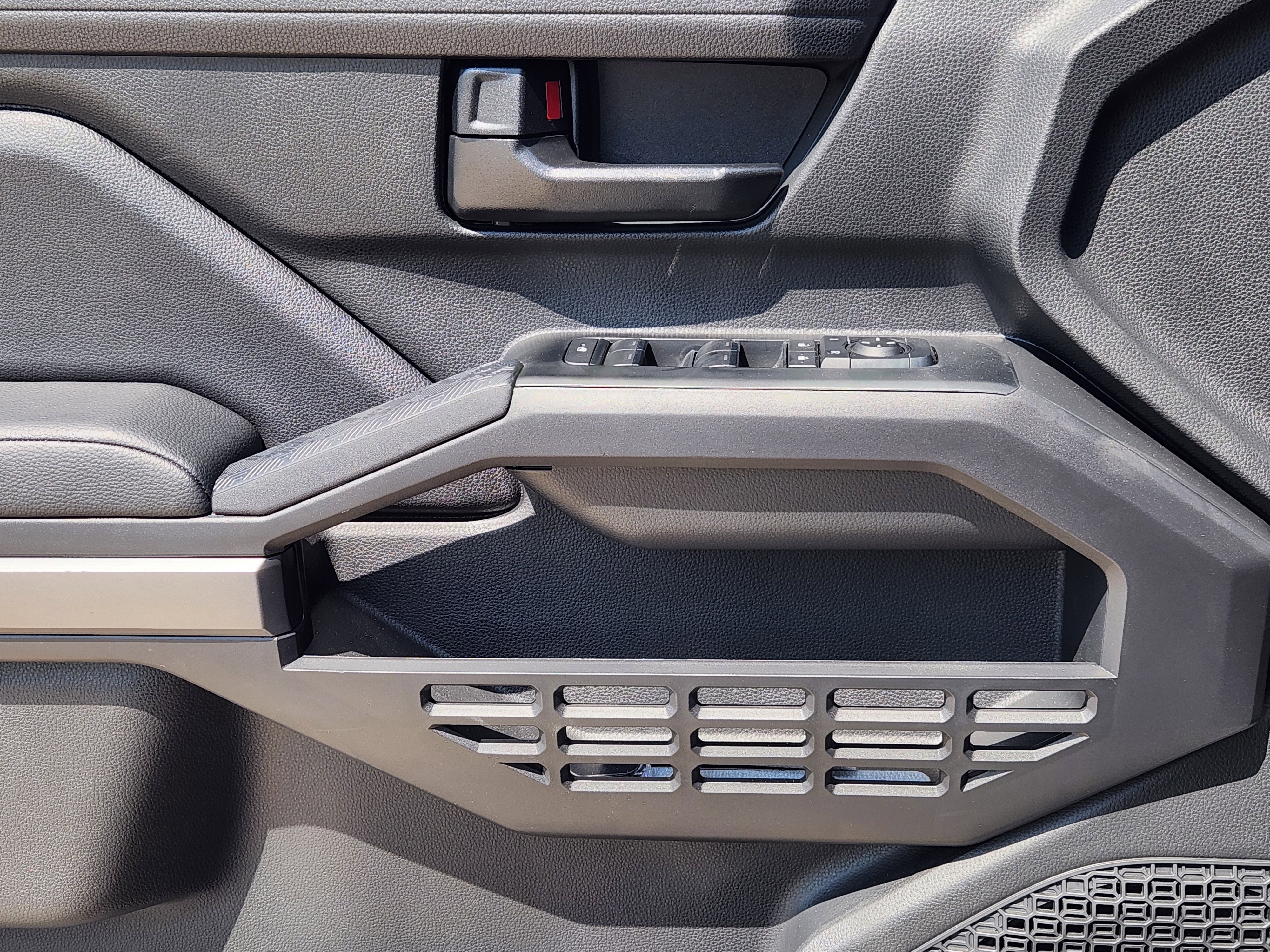 Vehicle image 16 of 22