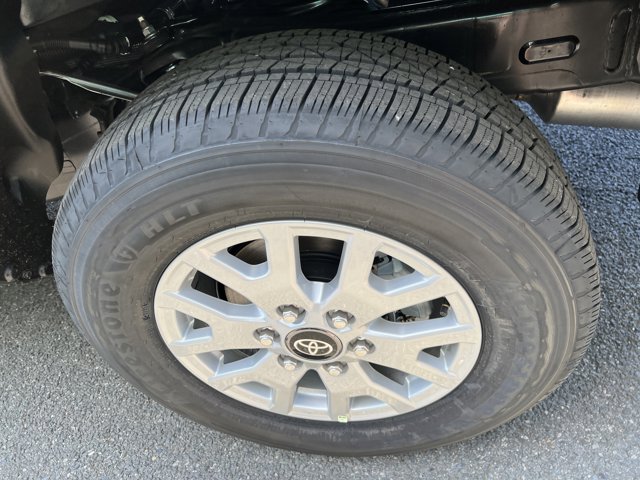2025 Toyota Tacoma SR5 Image 7 of 10