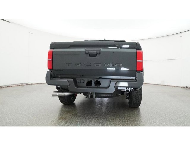 Vehicle image 23 of 32