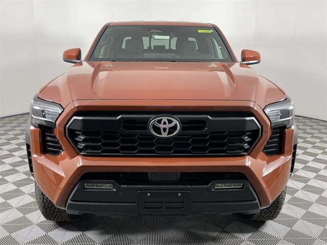 2025 Toyota Tacoma TRD Off Road Image 2 of 24