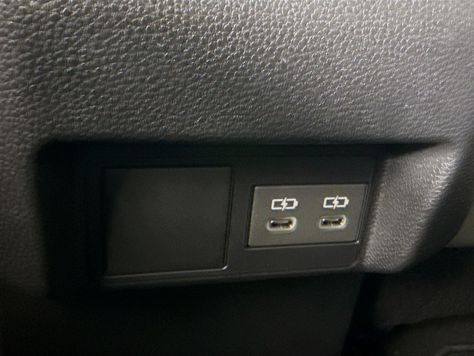 Vehicle image 38 of 41