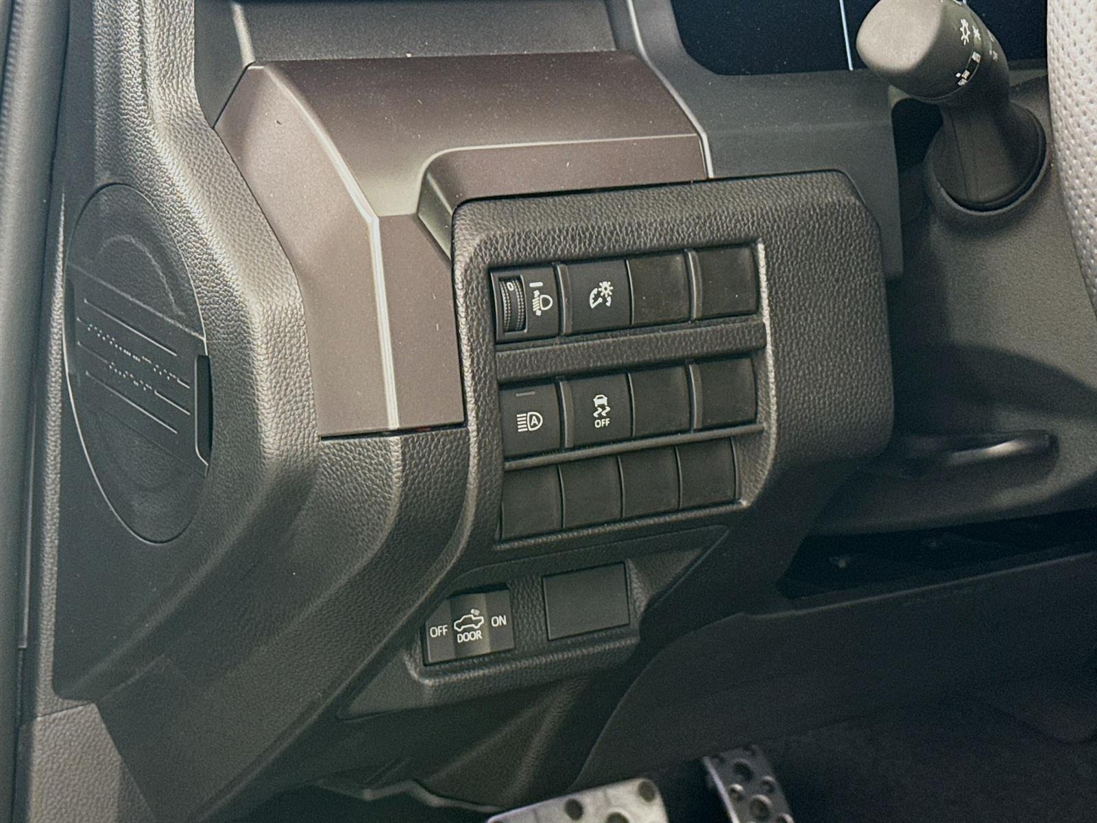 Vehicle image 17 of 41