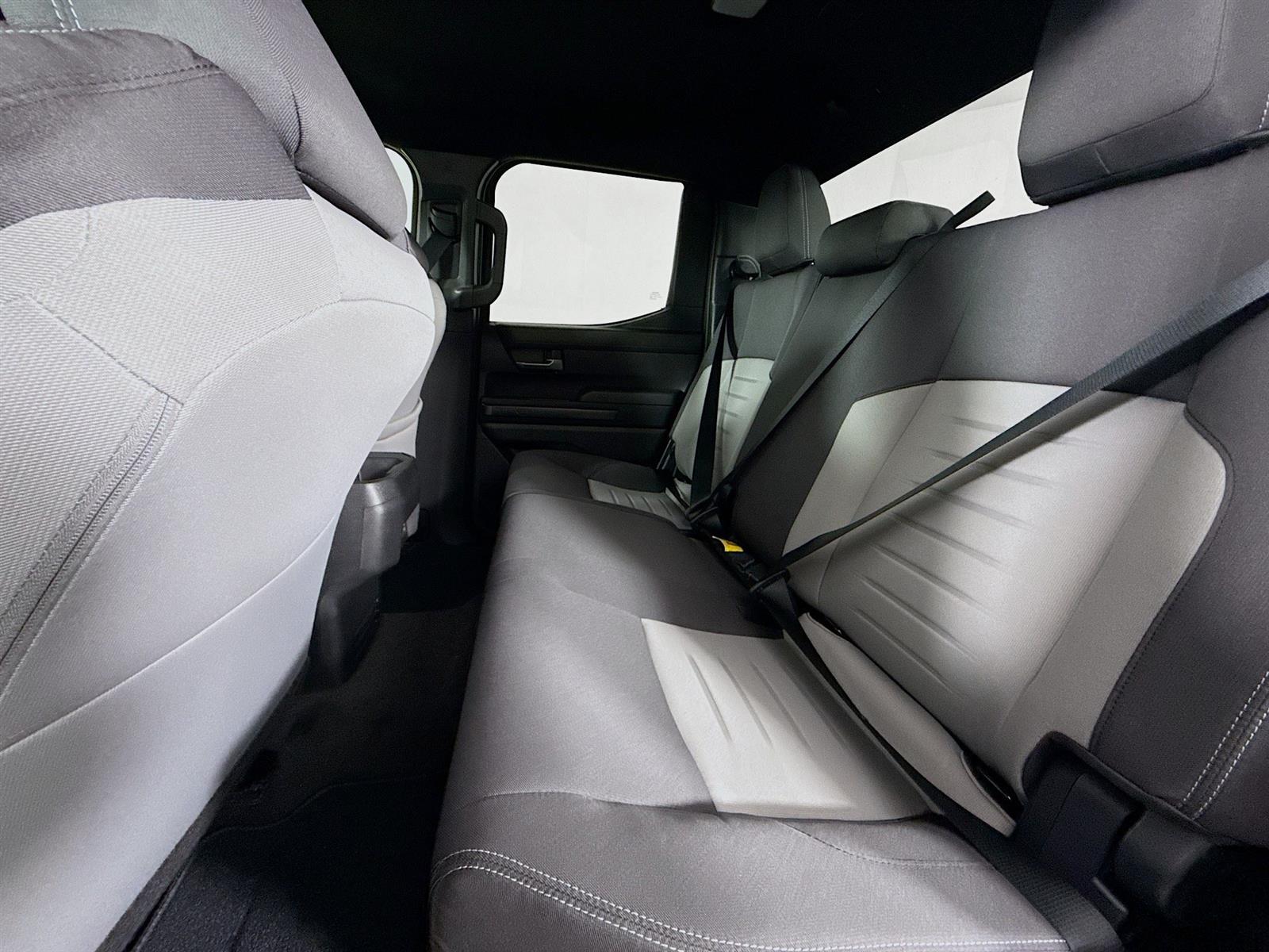 Vehicle image 33 of 41