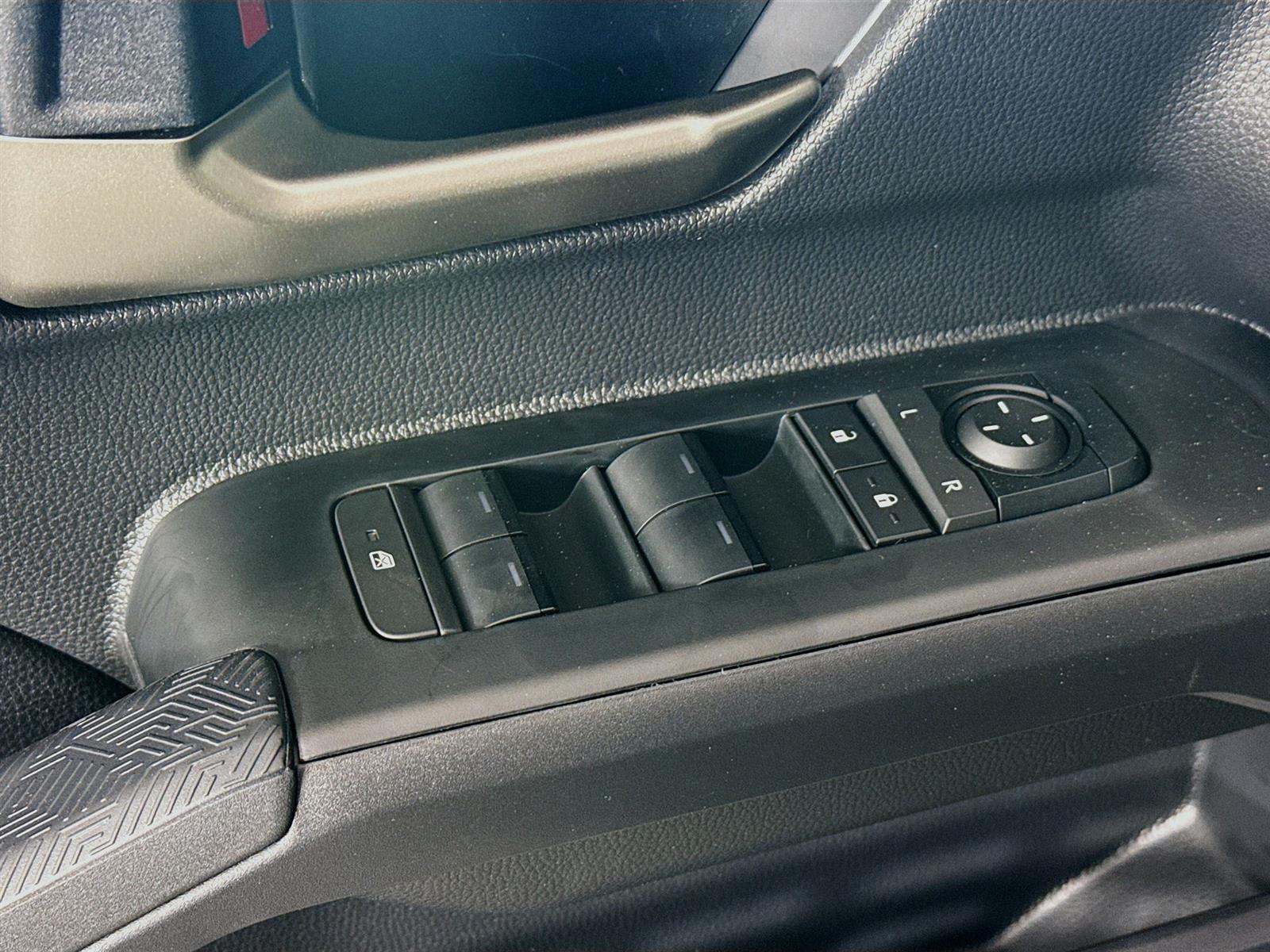 Vehicle image 31 of 41