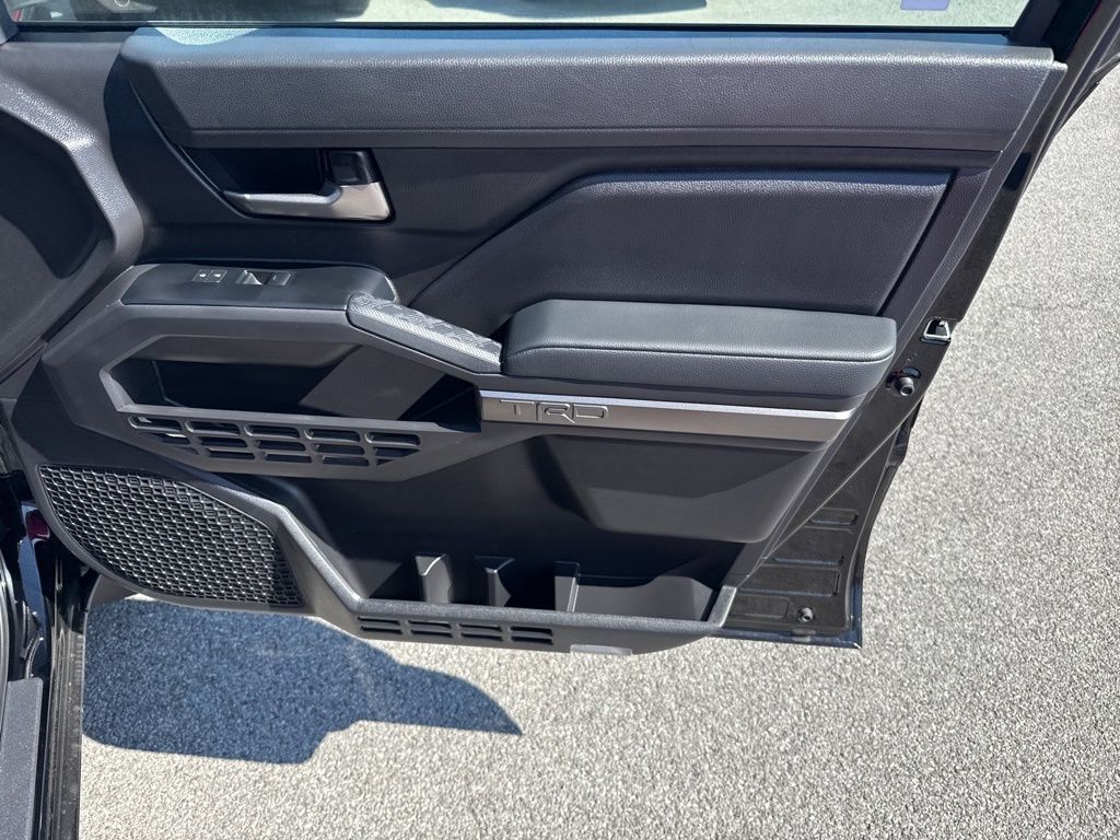 Vehicle image 17 of 20