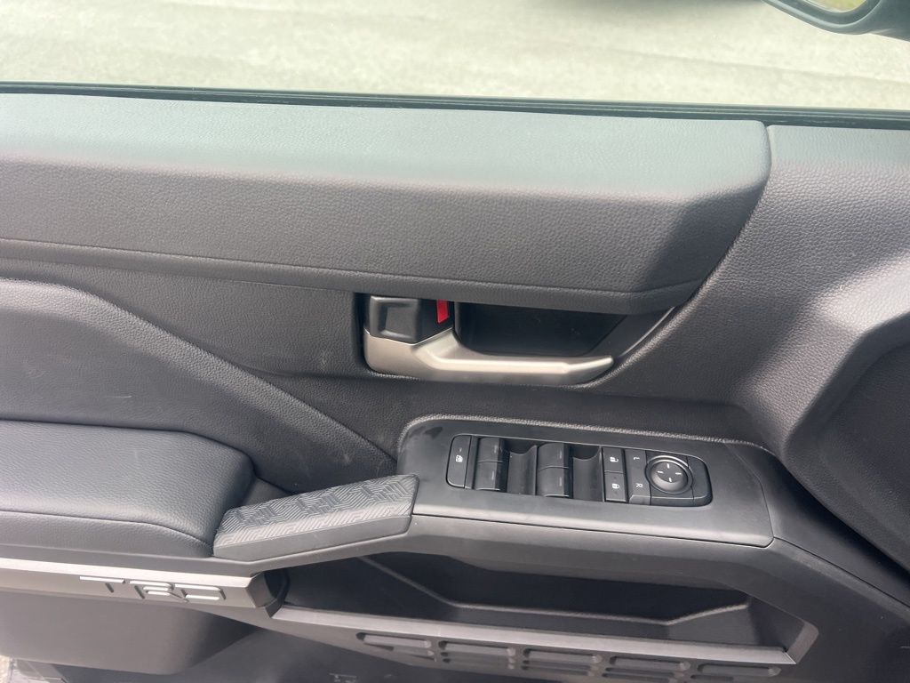 Vehicle image 17 of 20