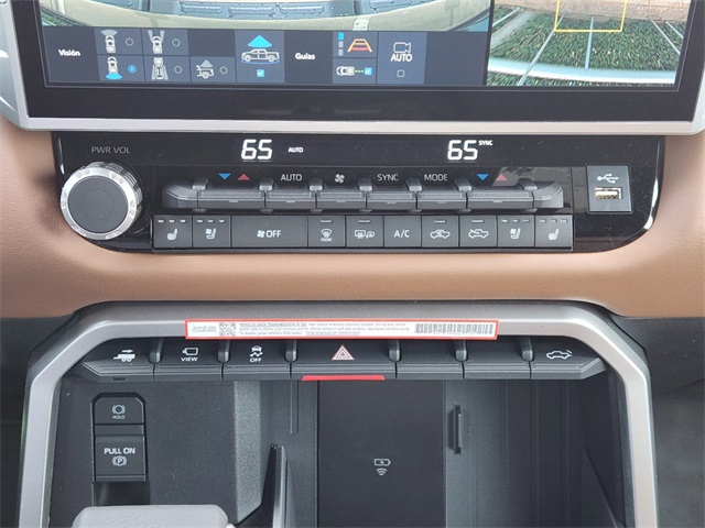 Vehicle image 14 of 23