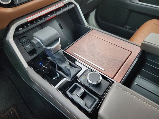 Vehicle image 16 of 23
