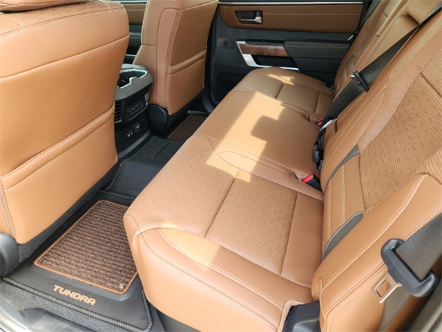 Vehicle image 21 of 23