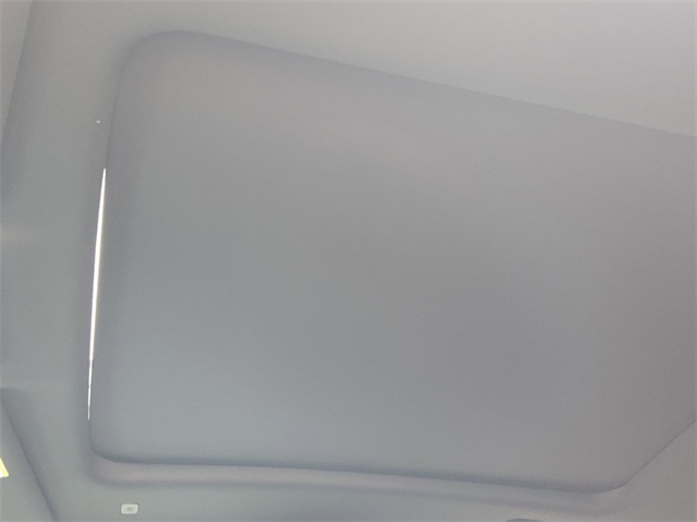 Vehicle image 19 of 23