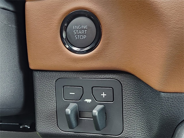 Vehicle image 15 of 23