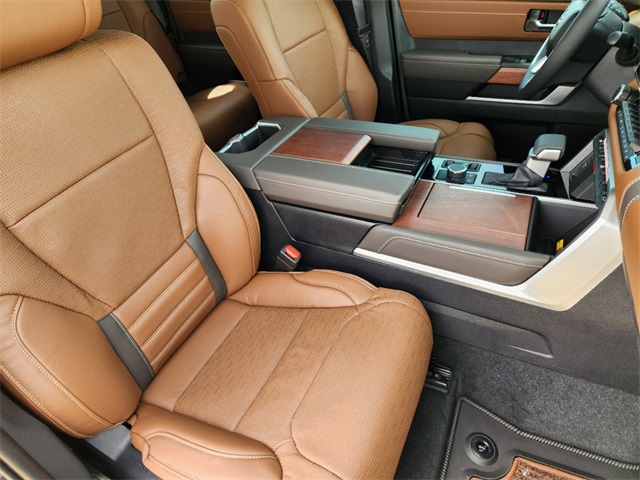 Vehicle image 10 of 23