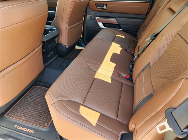Vehicle image 20 of 22