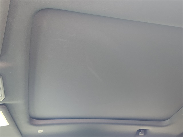 Vehicle image 18 of 22