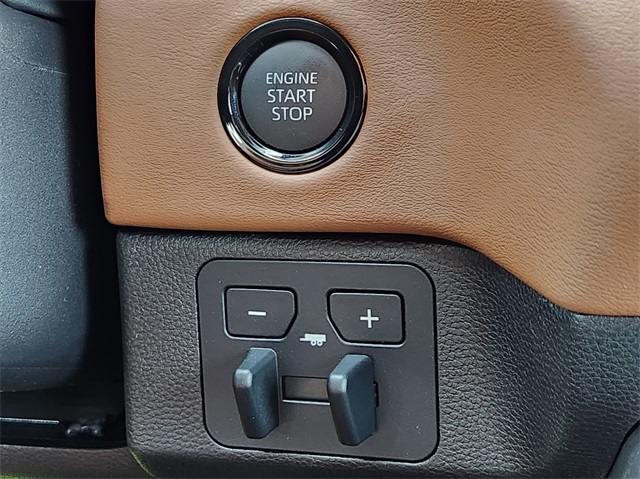 Vehicle image 14 of 22
