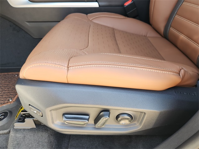 Vehicle image 17 of 22