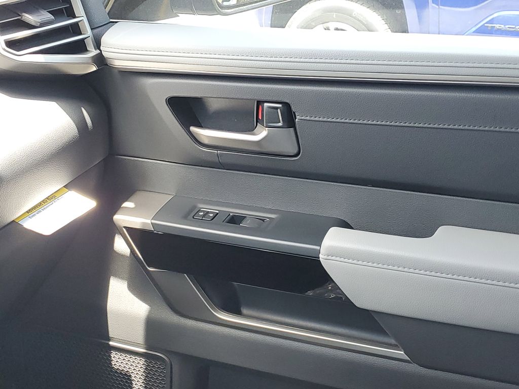 2025 Toyota Tundra Limited Image 25 of 32