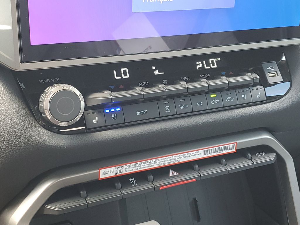 2025 Toyota Tundra Limited Image 28 of 32