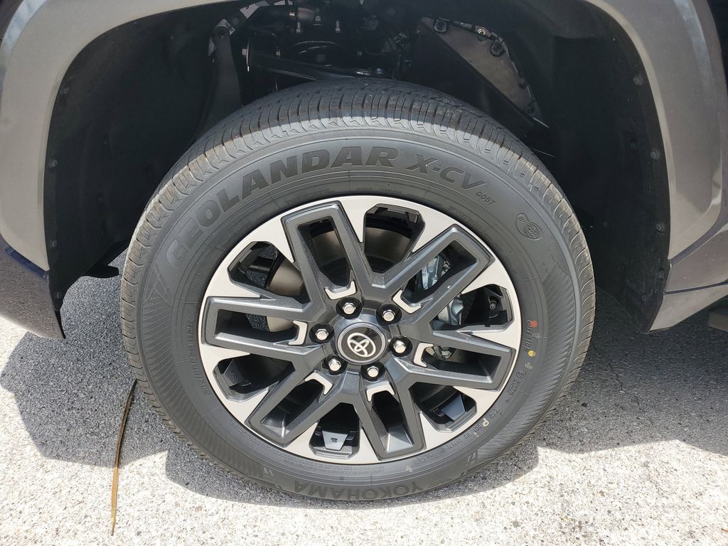 2025 Toyota Tundra Limited Image 12 of 32