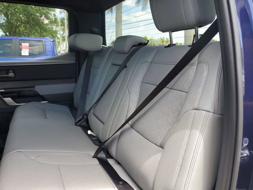 2025 Toyota Tundra Limited Image 18 of 32