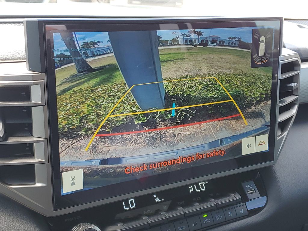 2025 Toyota Tundra Limited Image 23 of 32