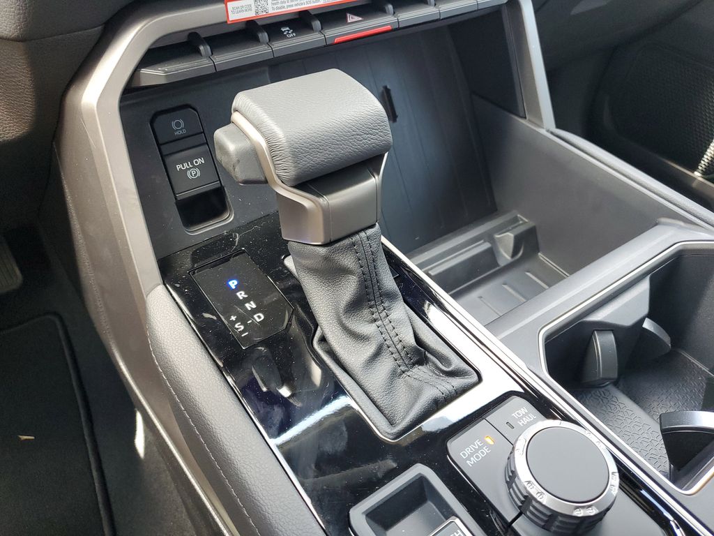 2025 Toyota Tundra Limited Image 24 of 32