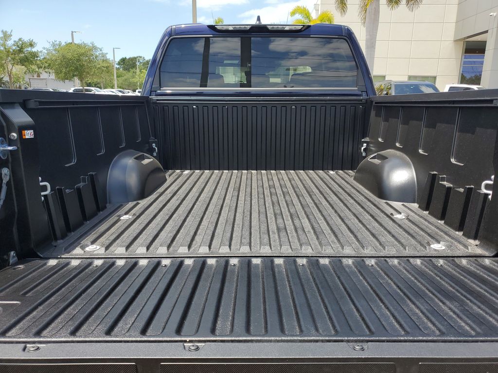 2025 Toyota Tundra Limited Image 20 of 32