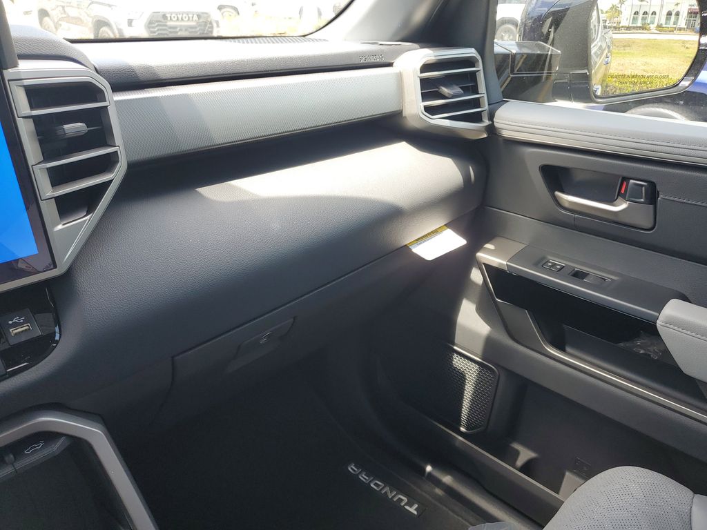 2025 Toyota Tundra Limited Image 32 of 32